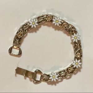 Estate Find Gold Toned Metal Enamel Daisy Bracelet Vintage Unsigned Well Made